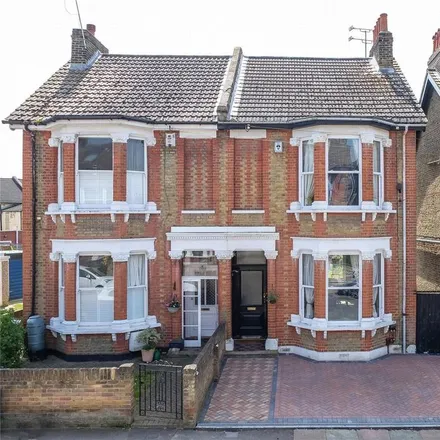 Rent this 4 bed duplex on 33 Kent Road in Gravesend, DA11 0SY