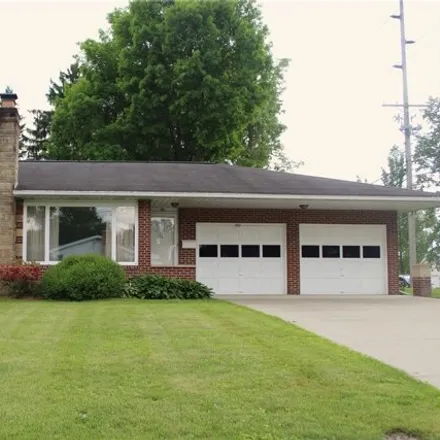 Buy this 2 bed house on 817 Oak Hill Road in Wooster, OH 44691