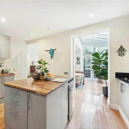 Rent this 4 bed townhouse on 53 Finborough Road in London, SW10 9DX