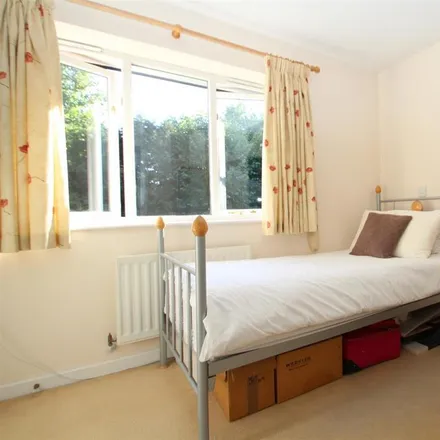 Image 3 - Shruberry Close, High Wycombe, HP13 6FY, United Kingdom - Townhouse for rent