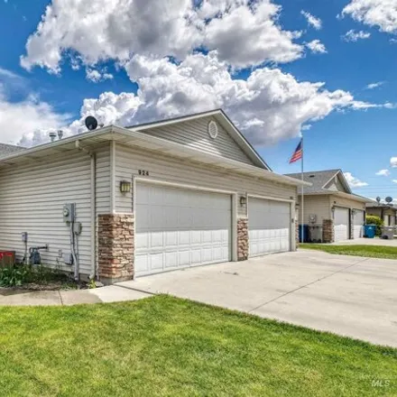 Buy this 2 bed house on 916 South Diamond Street in Nampa, ID 83686