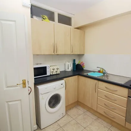 Image 4 - 33 Southgrove Road, Sheffield, S10 2NQ, United Kingdom - Townhouse for rent