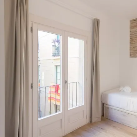 Rent this 6 bed room on Viana in Carrer del Vidre, 7
