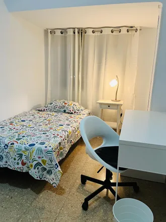 Rent this 4 bed room on Avinguda de la Plata in 46005 Valencia, Spain