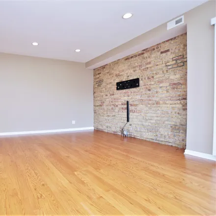 Image 8 - 6034 North Claremont Avenue, Chicago, IL 60645, USA - House for sale