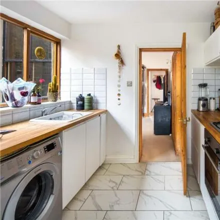 Image 3 - Ellesmere Road, London, E3 5QX, United Kingdom - Apartment for sale