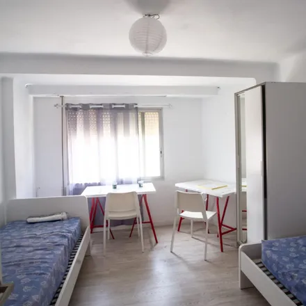 Rent this 4 bed room on Carrer del Duc de Mandas in 25, 46019 Valencia