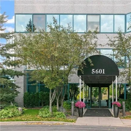 Image 5 - Cloud 9 Sky Flats, 5601 Smetana Drive, Minnetonka, MN 55343, USA - Condo for sale