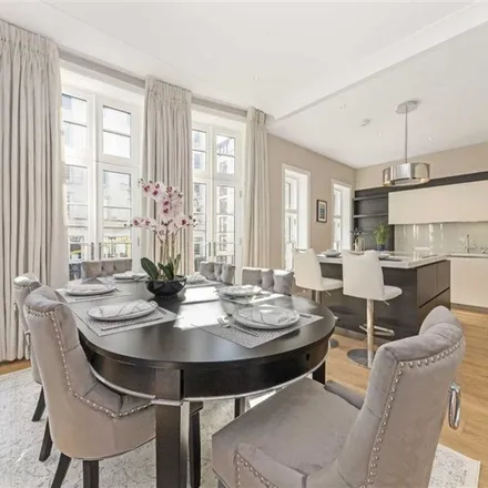 Rent this 3 bed apartment on Boots in 426-427 Strand, London
