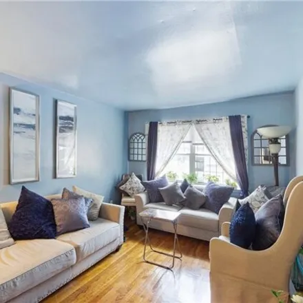 Image 8 - 1346 East 99th Street, New York, NY 11236, USA - House for sale