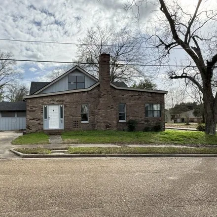Buy this 4 bed house on 110 West 4th Street in Hudson Addition, DeRidder