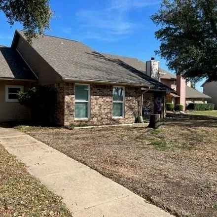 Rent this 2 bed house on 21 Gittiban Place in Pantego, Tarrant County