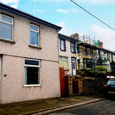 Rent this 4 bed townhouse on Bridgend Road in Llanharan, CF72 9RD