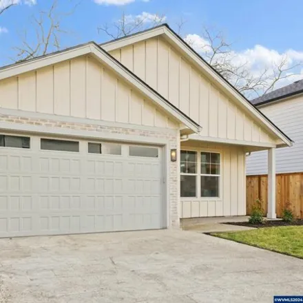 Buy this 3 bed house on 1450 21st Street Northeast in Salem, OR 97301