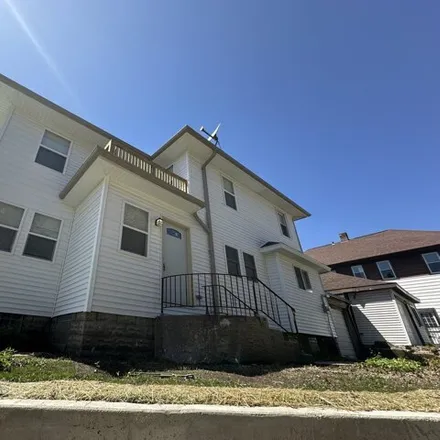 Buy this studio townhouse on 4226 West Martin Drive in Milwaukee, WI 53208