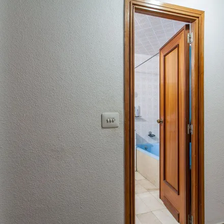 Image 5 - Neural, Carrer de Guillem de Castro, 46008 Valencia, Spain - Apartment for rent