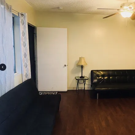 Image 3 - East Los Angeles, CA, US - House for rent
