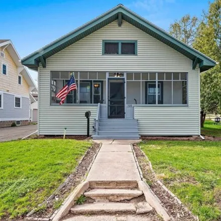 Buy this 3 bed house on 572 West Cook Street in New London, WI 54961
