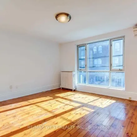 Image 2 - 255 Logan Avenue, Old Toronto, ON M4M 1J3, Canada - Apartment for rent