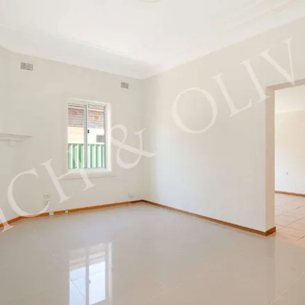 Image 2 - Yandarlo Street, Croydon Park NSW 2133, Australia - Apartment for rent