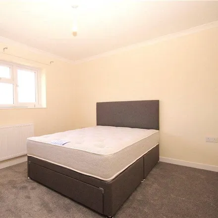 Image 2 - Blackwell Avenue, Wood Street, GU2 8LU, United Kingdom - Room for rent