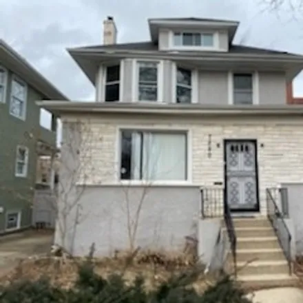 Buy this 4 bed house on 7516 North Rogers Avenue in Chicago, IL 60626
