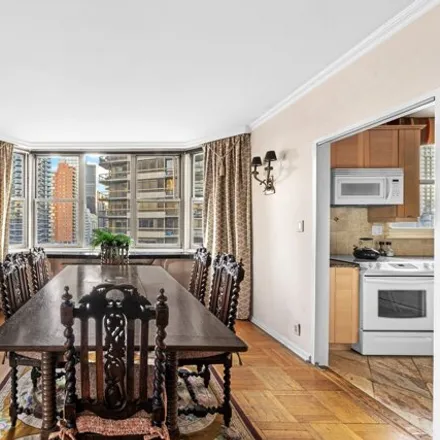 Image 4 - 175 East 62nd Street, New York, NY 10065, USA - Apartment for sale
