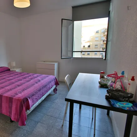 Rent this 4 bed room on Carrer de Santa Maria Micaela in 18, 46008 Valencia