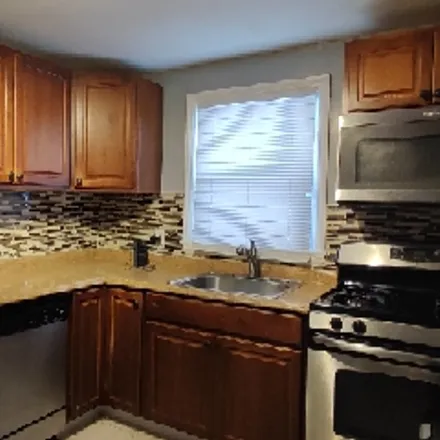 Rent this 1 bed room on 307 Columbus Avenue in City of Syracuse, NY 13210