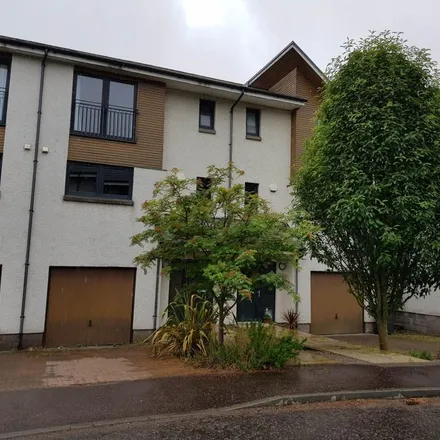 Rent this 4 bed townhouse on 41 Dudhope Gardens in Dundee, DD3 6TX