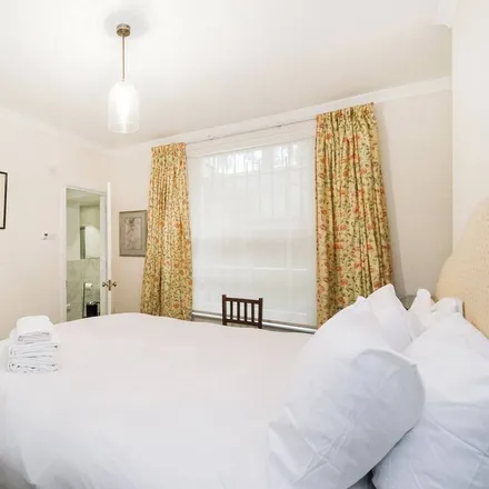 Rent this 2 bed house on London in SW1V 4NX, United Kingdom