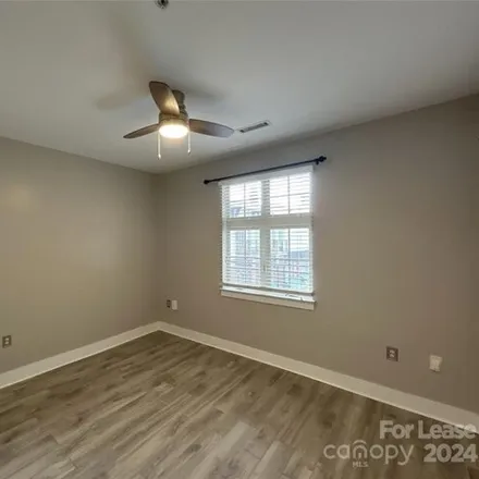 Image 6 - Wesley Heights Greenway, Charlotte, NC 28281, USA - Condo for rent