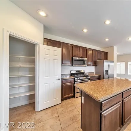 Image 3 - 2898 East Gables Vale Court, Paradise, NV 89121, USA - House for sale