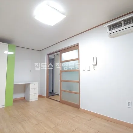 Rent this studio apartment on 서울특별시 관악구 봉천동 1583-6