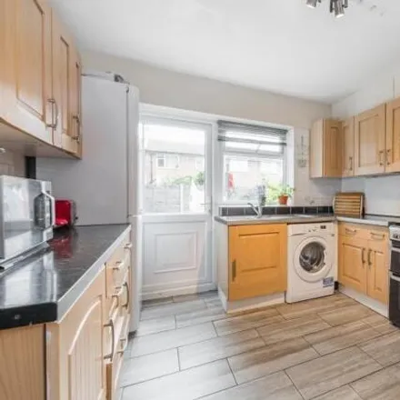 Image 3 - 25 Cowbridge Lane, London, IG11 8LQ, United Kingdom - Duplex for sale