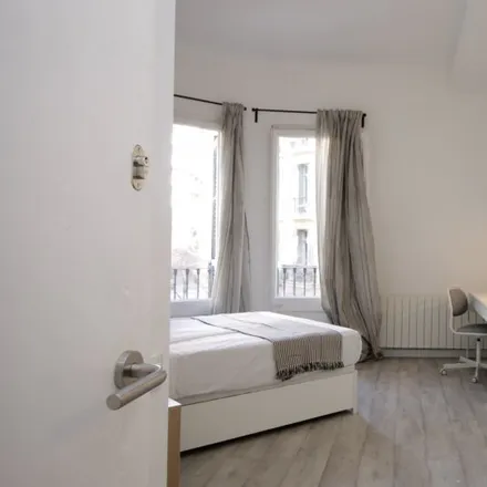 Rent this 6 bed room on Gurqui Restaurant in Carrer de Mallorca, 303