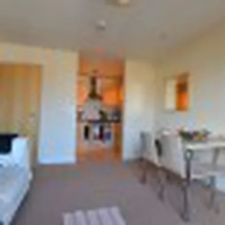 Image 5 - Hever Hall, Conisbrough Keep, Coventry, CV1 5PP, United Kingdom - Apartment for rent