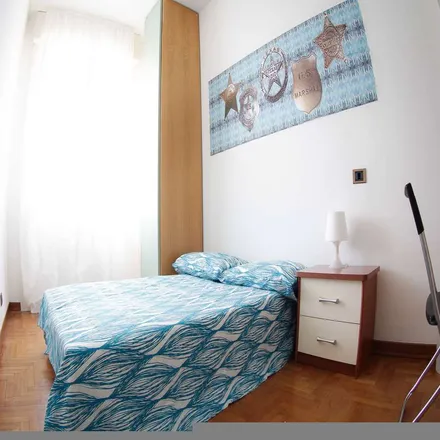 Rent this 4 bed room on Via Pergine in 12, 20148 Milan MI
