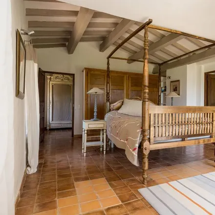 Rent this 7 bed house on 84750 Saint-Martin-de-Castillon