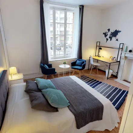 Rent this 4 bed room on 48 Rue de la Vignette in 59046 Lille, France