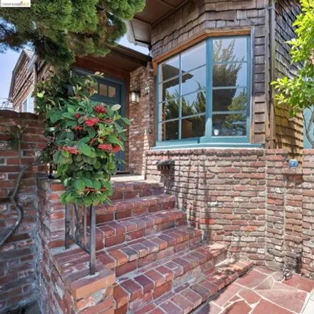 Image 3 - 744 Norvell St, El Cerrito, California, 94530 - House for sale