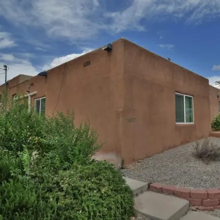 Image 5 - 2629 Garfield Avenue Southeast, Albuquerque, NM 87106, USA - House for sale