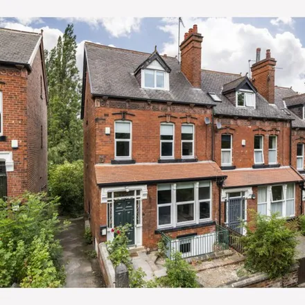 Rent this 6 bed apartment on 15 Wood Lane in Leeds, LS6 2AY
