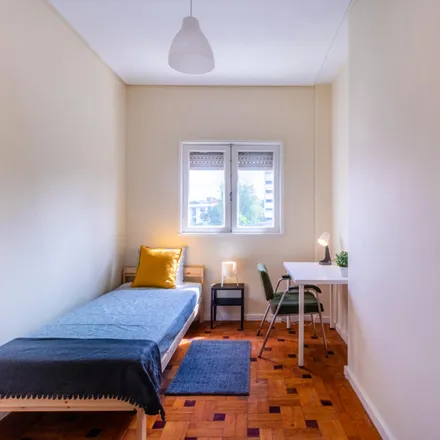 Rent this 6 bed room on Rua do Carvalhido 73 in Porto, Portugal