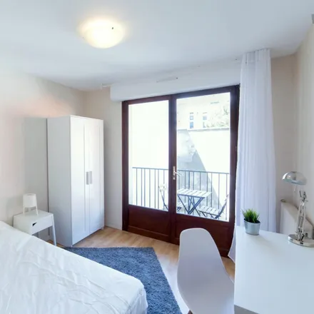 Rent this 4 bed room on 28 Boulevard Lascrosses in 31000 Toulouse, France