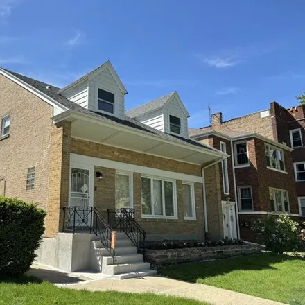 Buy this 4 bed house on 6114 North Francisco Avenue in Chicago, IL 60645
