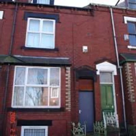 Rent this 4 bed townhouse on Back Hartley Avenue in Leeds, LS6 2LW