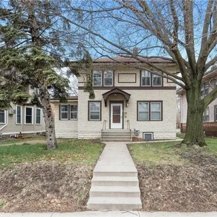 Buy this 4 bed house on 807 Snelling Avenue in Saint Paul, MN 55104