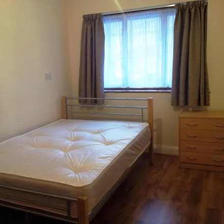 Rent this 6 bed room on Girton Avenue in London, NW9 9TG