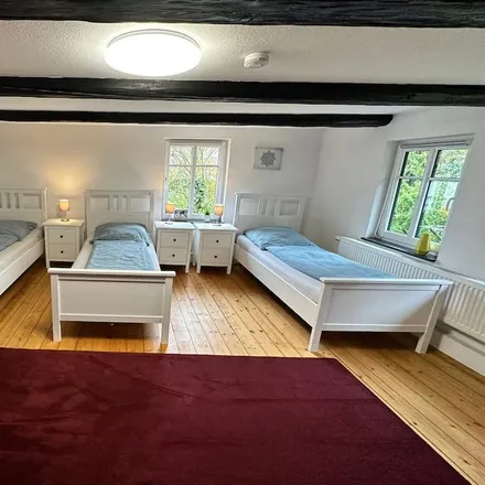 Rent this 5 bed house on 30880 Laatzen
